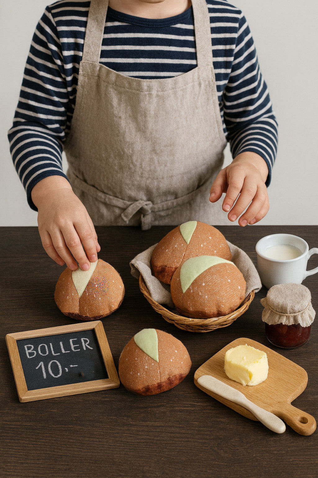 Handmade Crusty Bread Roll – Fabric Play Food (10 cm)